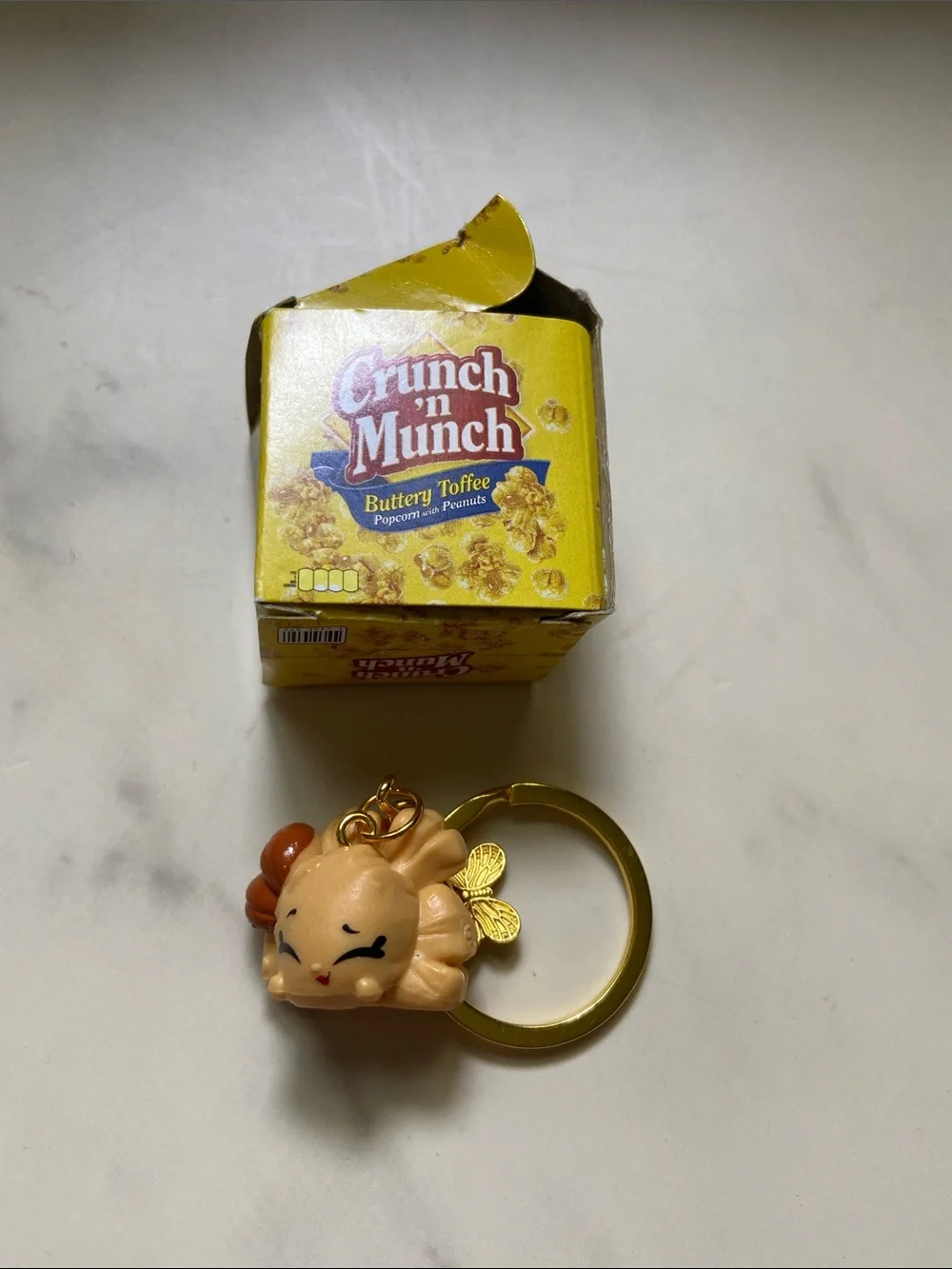 Shopkin Crunch 'n Munch Popcorn Keychain with Gold Butterfly key Holder